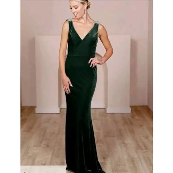 Revelry Dakota Emerald Cowl Back Velvet Dress Size 14 Gown Lined Prom